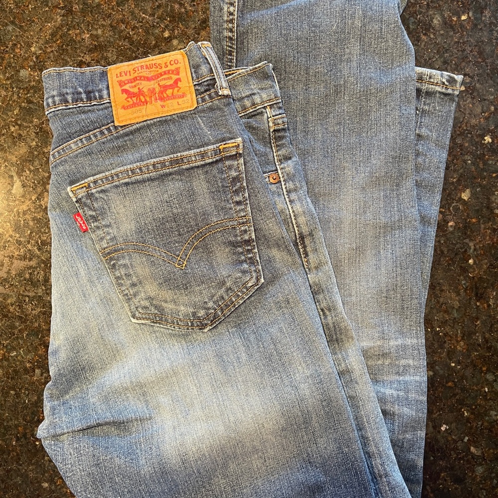 Levi's Classic Denim Men's Jeans - Picture 2 of 5